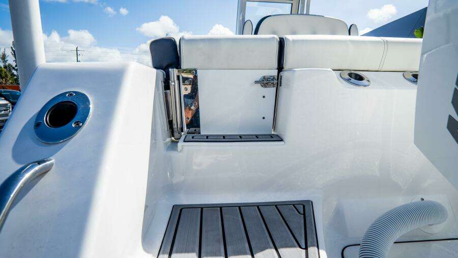 272 LXF 27ft Tidewater Yacht For Sale