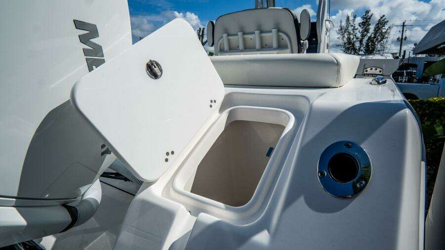 272 LXF 27ft Tidewater Yacht For Sale