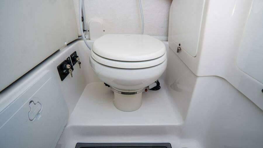 272 LXF 27ft Tidewater Yacht For Sale