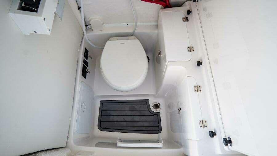 272 LXF 27ft Tidewater Yacht For Sale