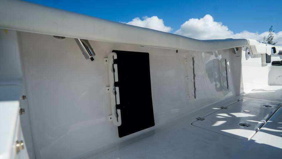 272 LXF 27ft Tidewater Yacht For Sale