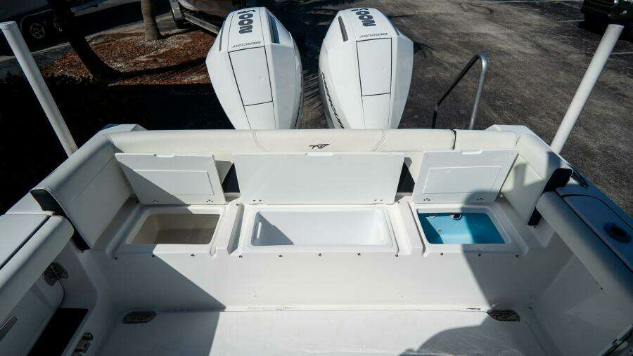 272 LXF 27ft Tidewater Yacht For Sale