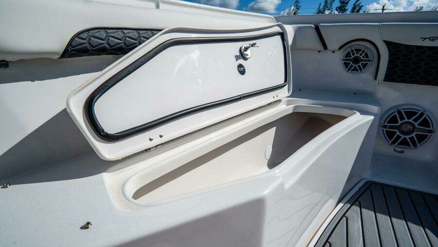 272 LXF 27ft Tidewater Yacht For Sale