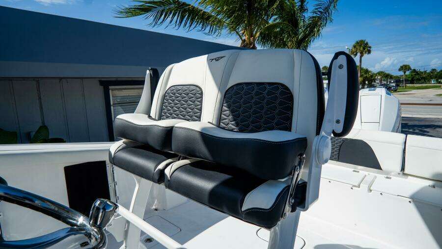 272 LXF 27ft Tidewater Yacht For Sale