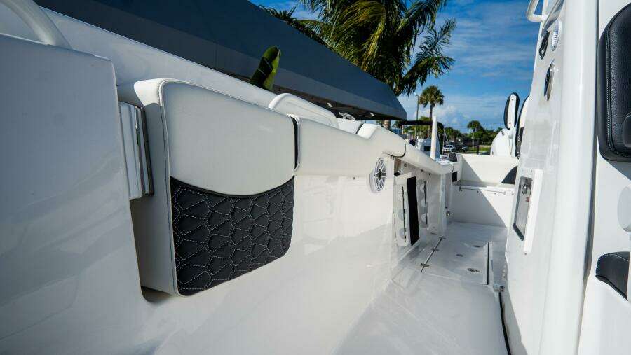 272 LXF 27ft Tidewater Yacht For Sale