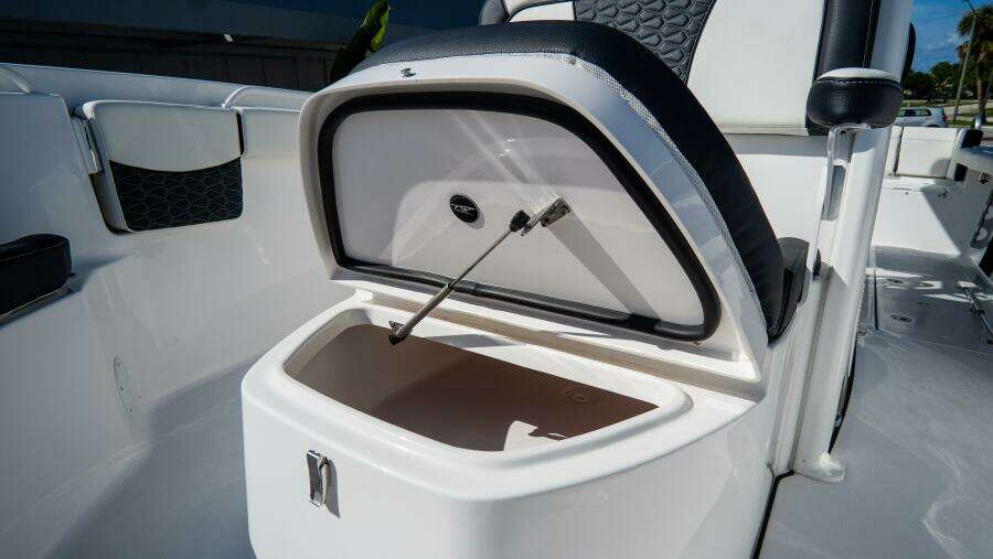 272 LXF 27ft Tidewater Yacht For Sale