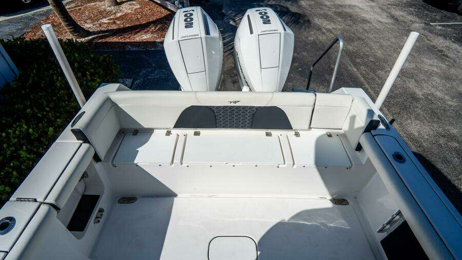 272 LXF 27ft Tidewater Yacht For Sale