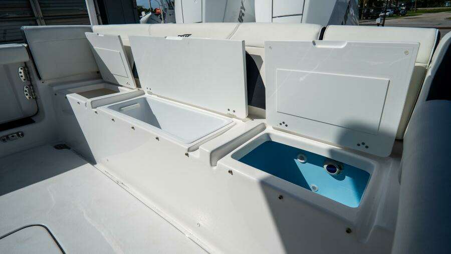 272 LXF 27ft Tidewater Yacht For Sale