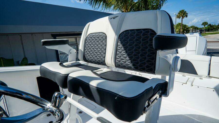 272 LXF 27ft Tidewater Yacht For Sale