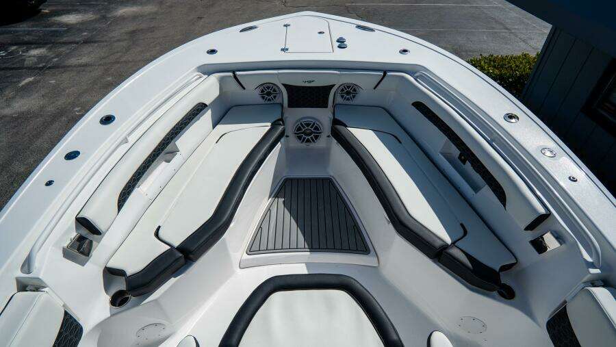 272 LXF 27ft Tidewater Yacht For Sale