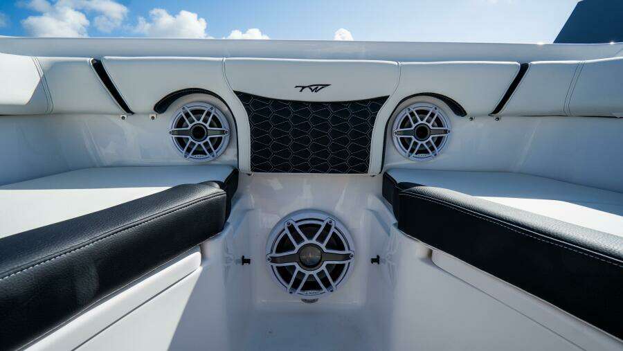 272 LXF 27ft Tidewater Yacht For Sale