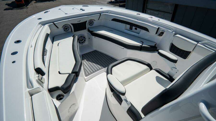 272 LXF 27ft Tidewater Yacht For Sale