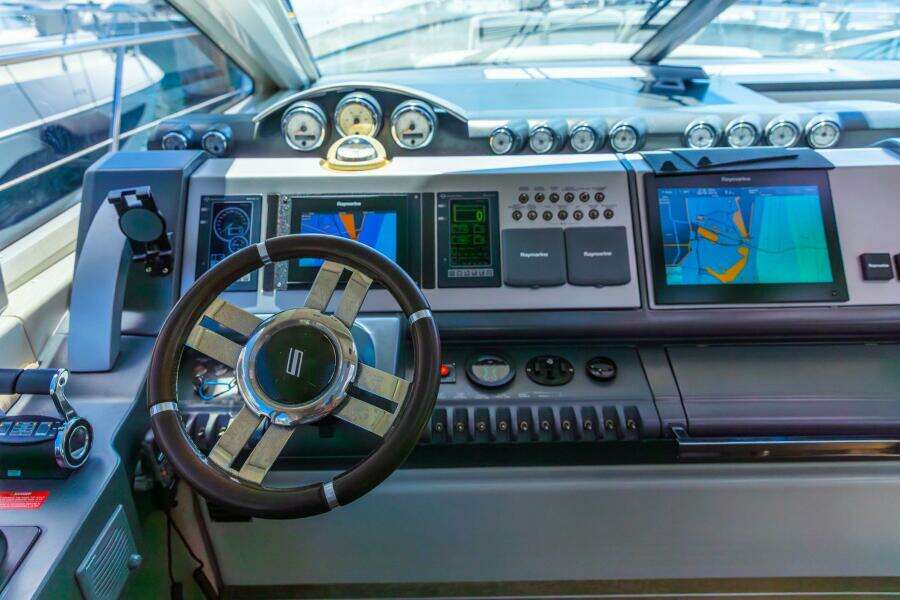 BOAT 68ft Azimut Yacht For Sale