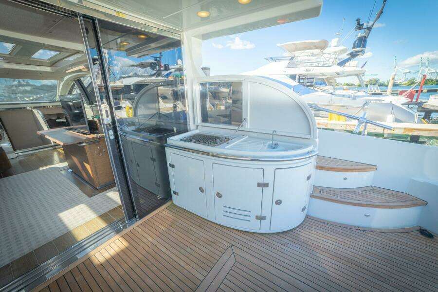 BOAT 68ft Azimut Yacht For Sale