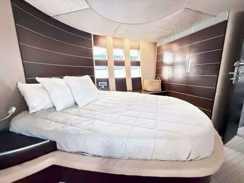 BOAT 68ft Azimut Yacht For Sale