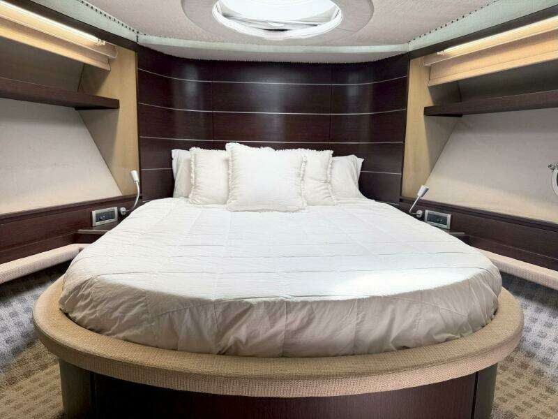 BOAT 68ft Azimut Yacht For Sale