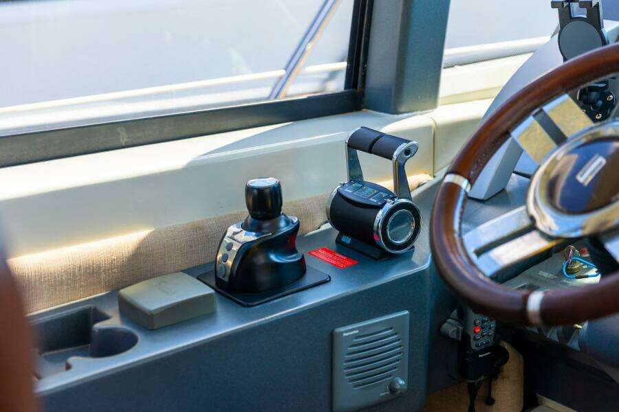 BOAT 68ft Azimut Yacht For Sale