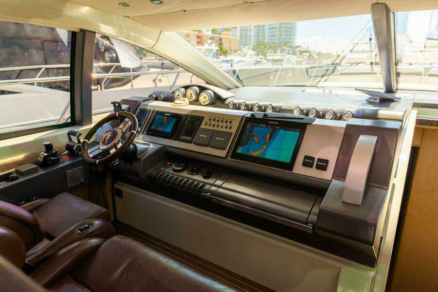 BOAT 68ft Azimut Yacht For Sale