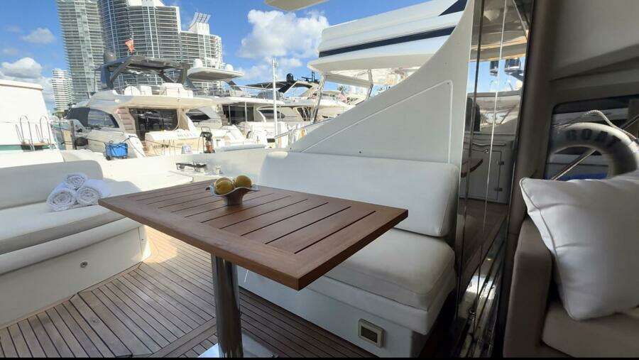 BOAT 68ft Azimut Yacht For Sale