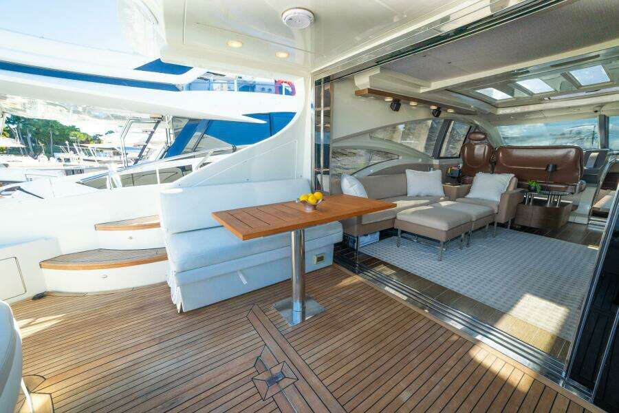 BOAT 68ft Azimut Yacht For Sale