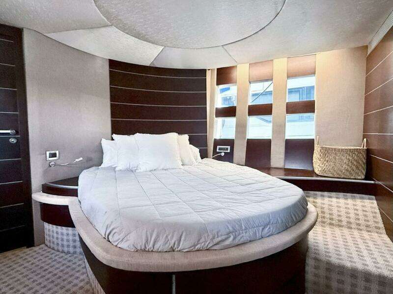 BOAT 68ft Azimut Yacht For Sale