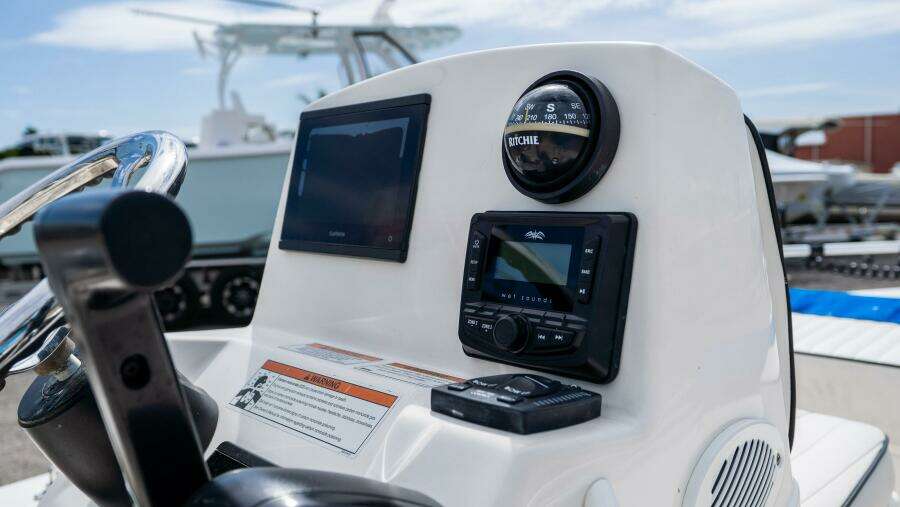 17 HPX V 17ft Maverick Yacht For Sale