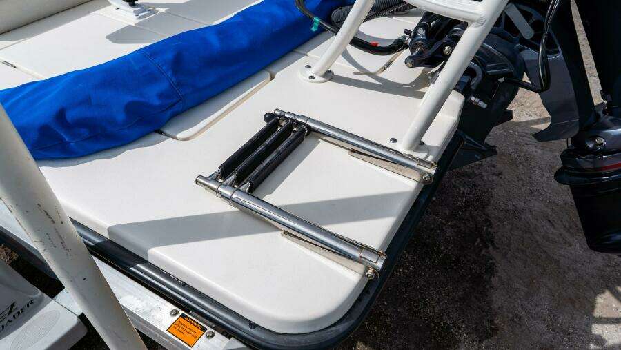 17 HPX V 17ft Maverick Yacht For Sale