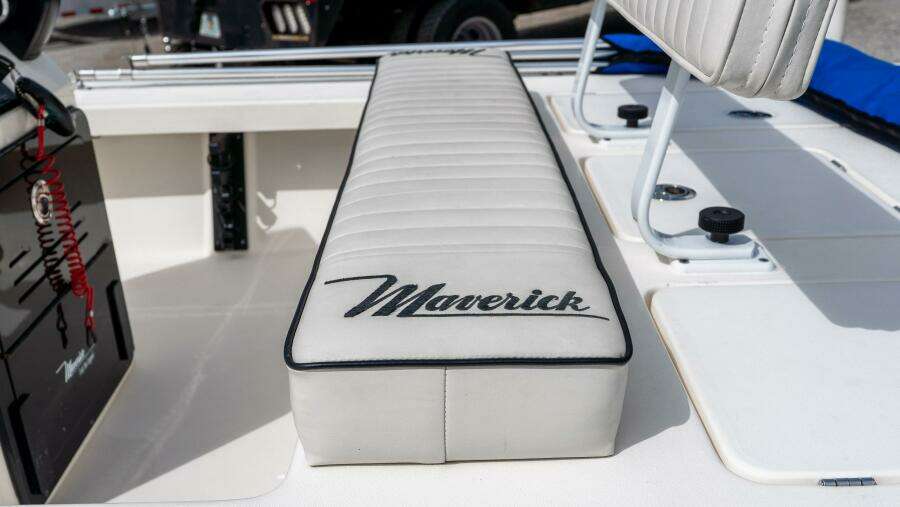 17 HPX V 17ft Maverick Yacht For Sale