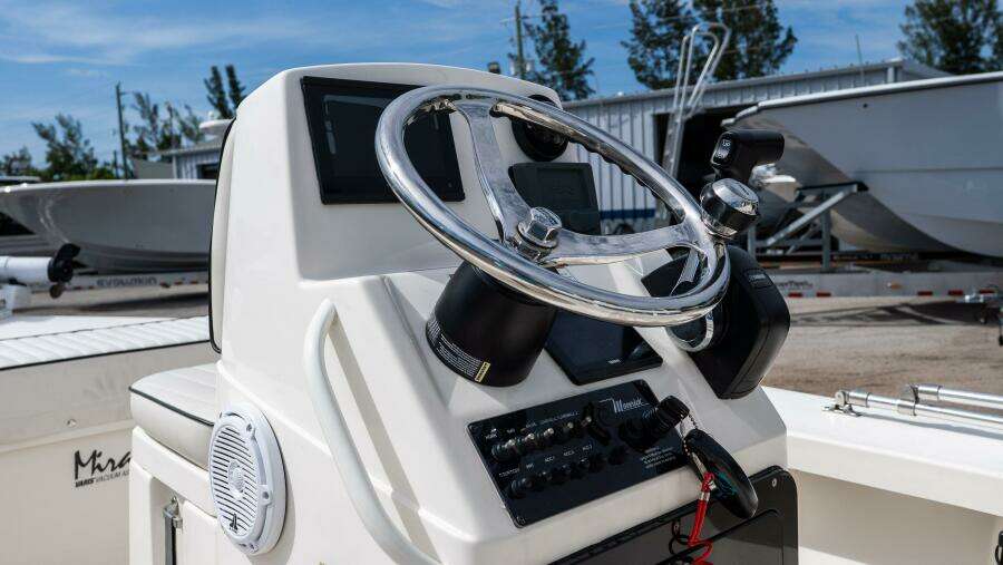 17 HPX V 17ft Maverick Yacht For Sale