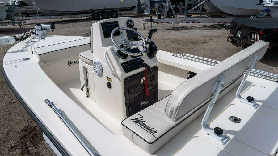 17 HPX V 17ft Maverick Yacht For Sale