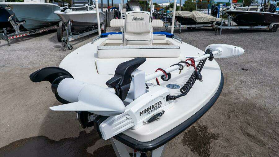 17 HPX V 17ft Maverick Yacht For Sale