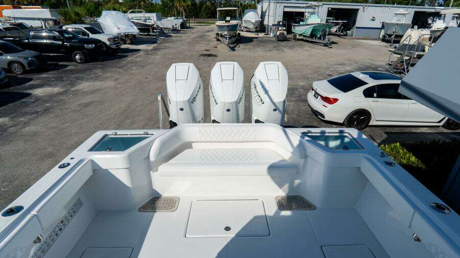 36 CC 36ft Front Runner Yacht For Sale