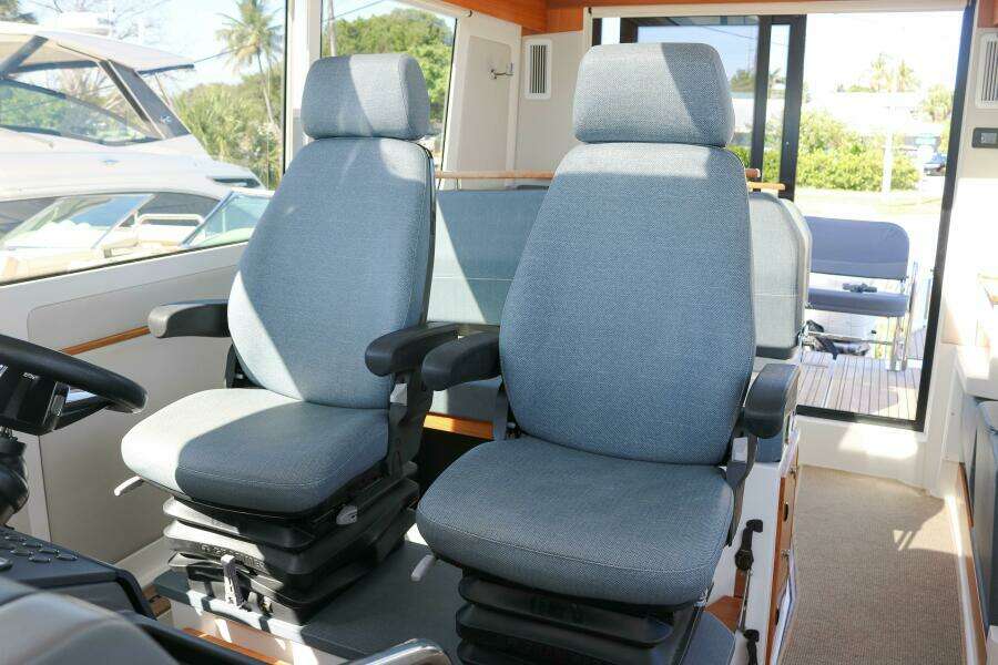 Helm Seating