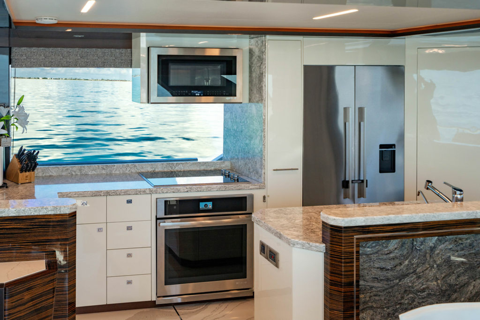 2020 Ocean Alexander 84R