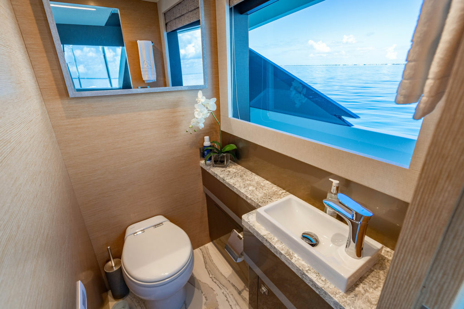 2020 Ocean Alexander 84R