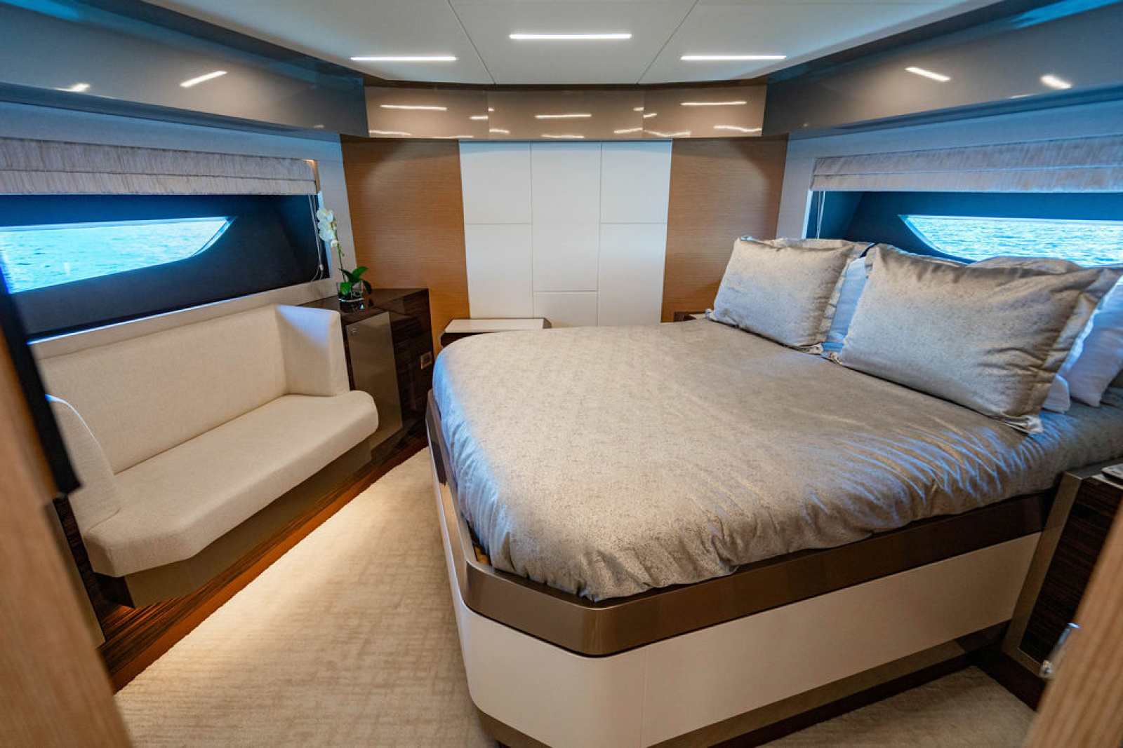 2020 Ocean Alexander 84R