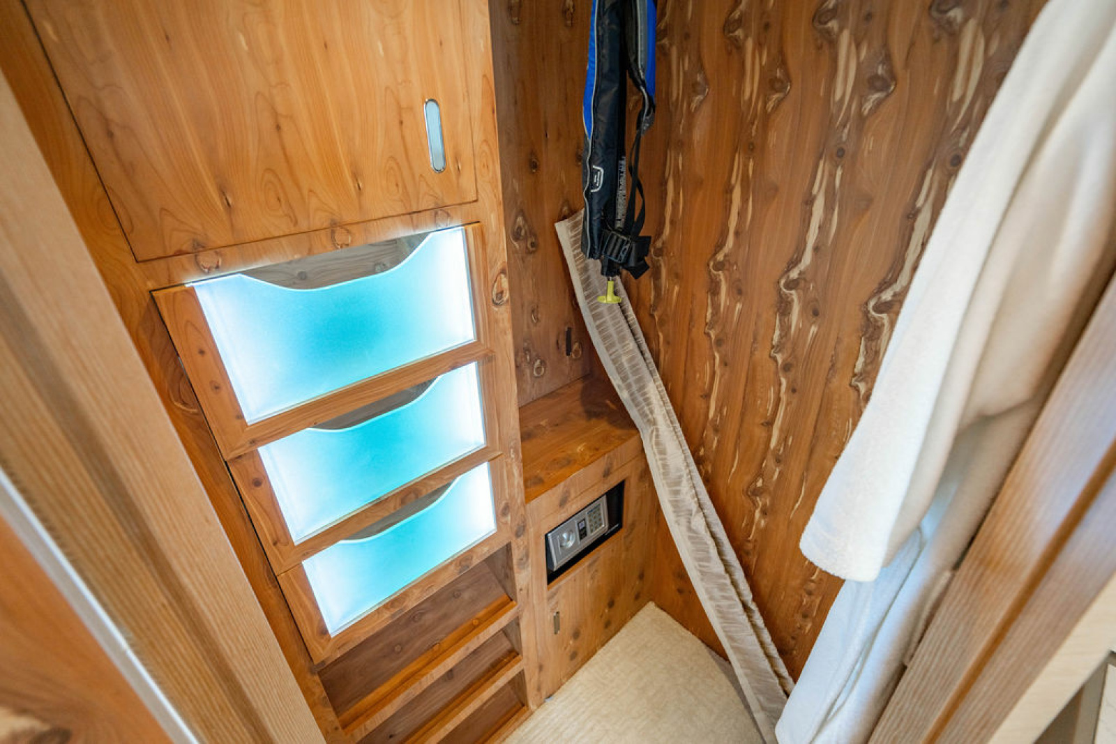 2020 Ocean Alexander 84R
