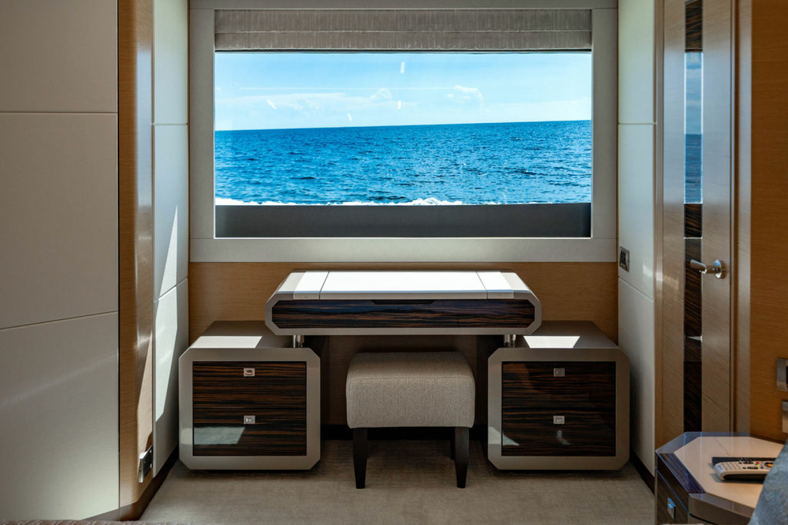 2020 Ocean Alexander 84R