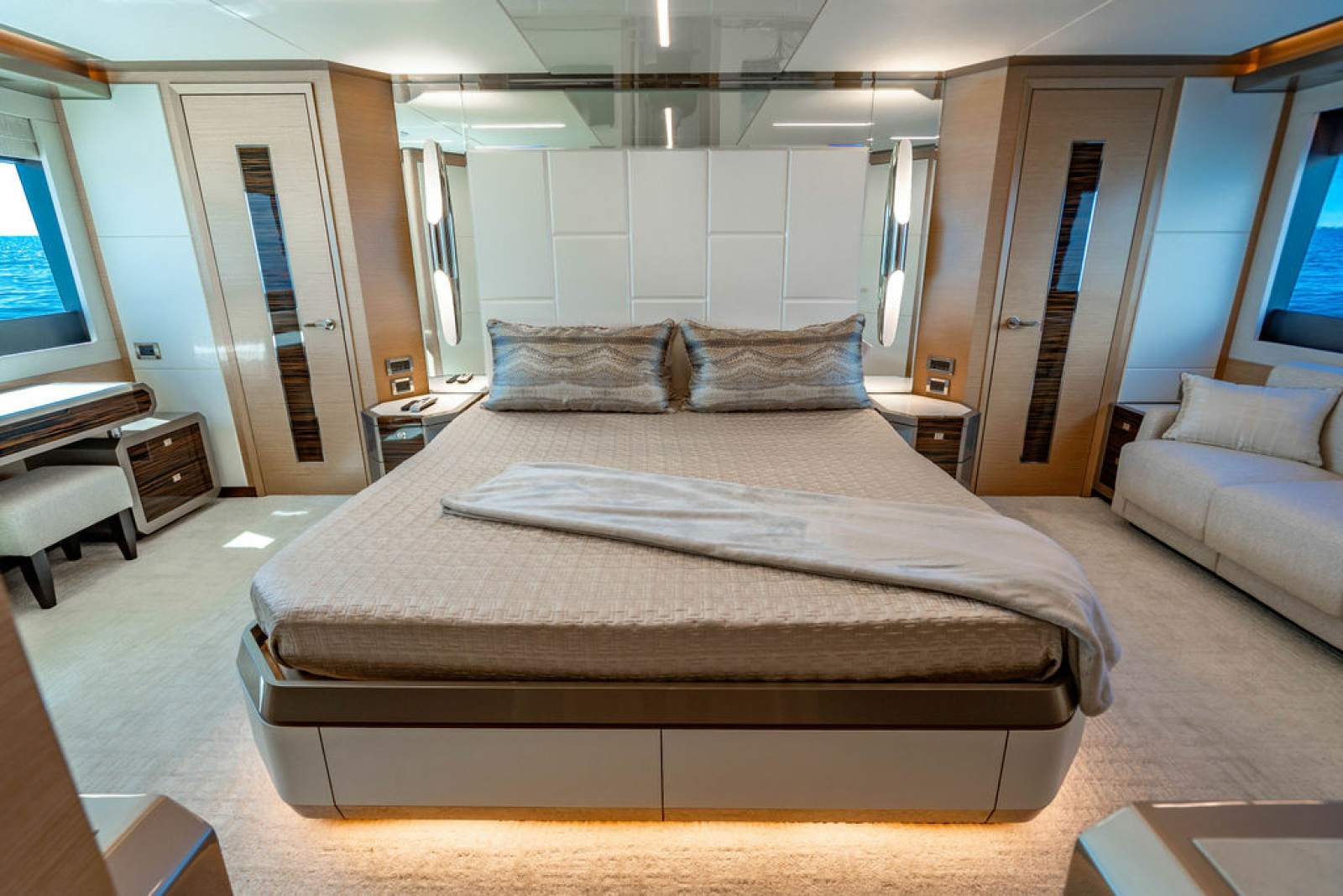 2020 Ocean Alexander 84R