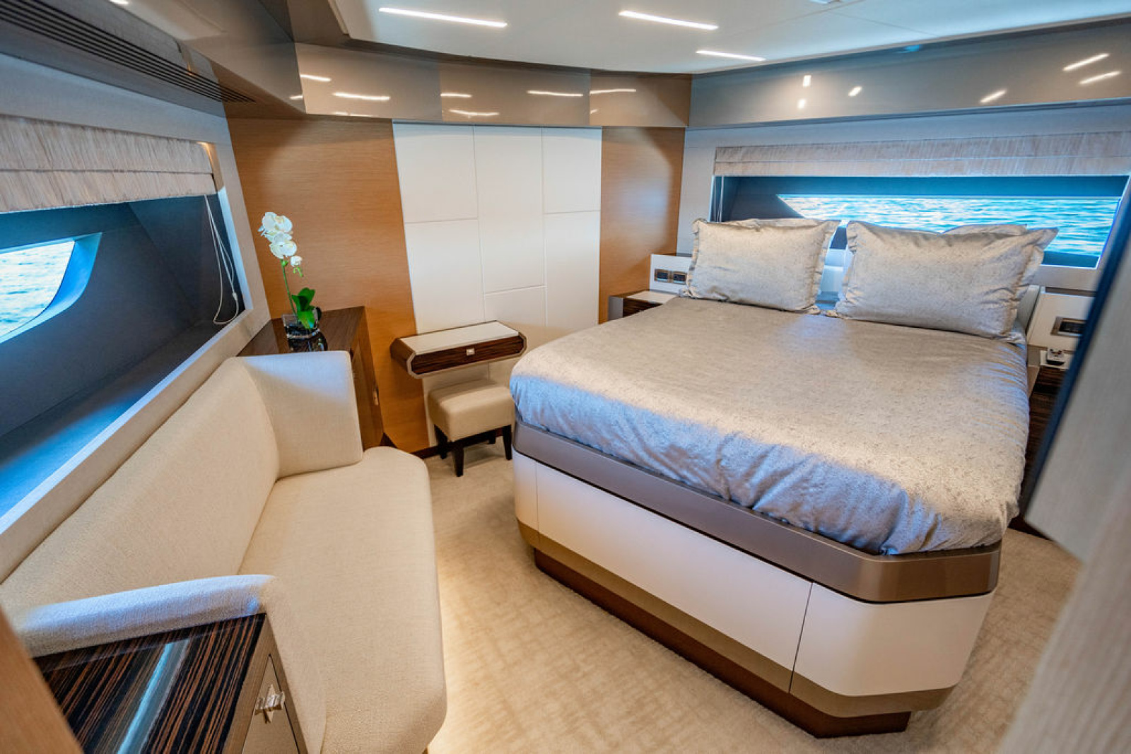 2020 Ocean Alexander 84R