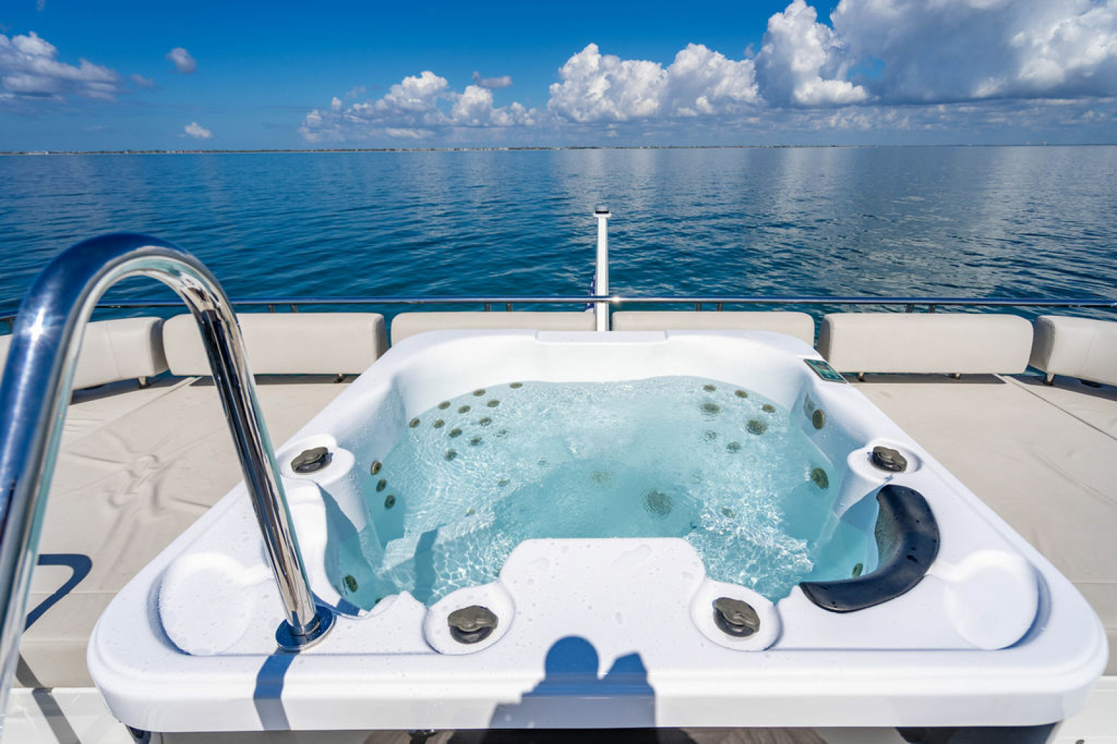 2020 Ocean Alexander 84R