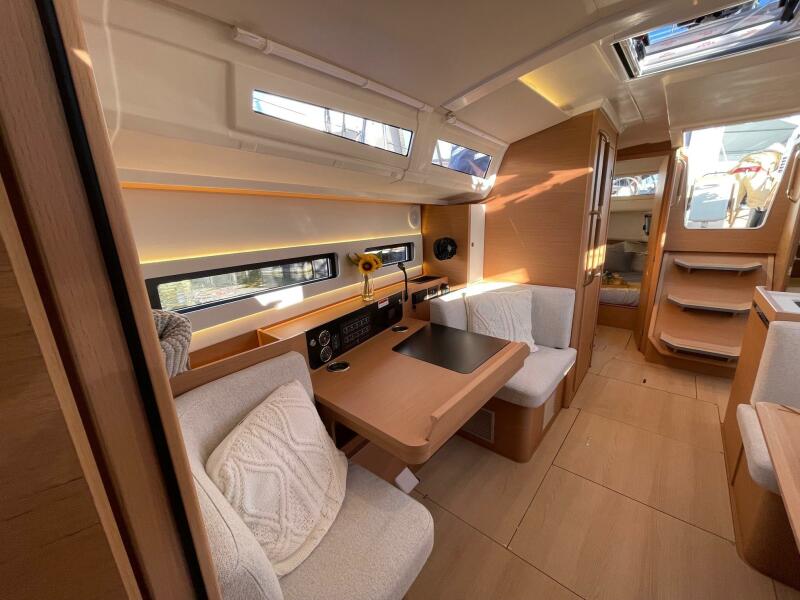 2027 Jeanneau Sun Odyssey 415