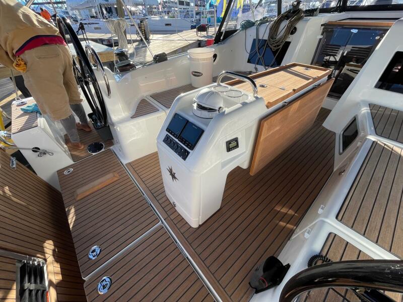 2027 Jeanneau Sun Odyssey 415