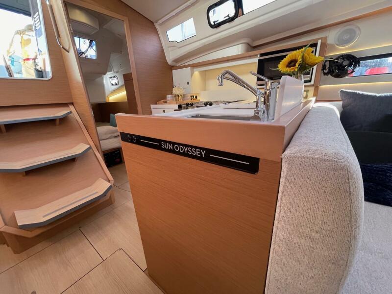 2027 Jeanneau Sun Odyssey 415