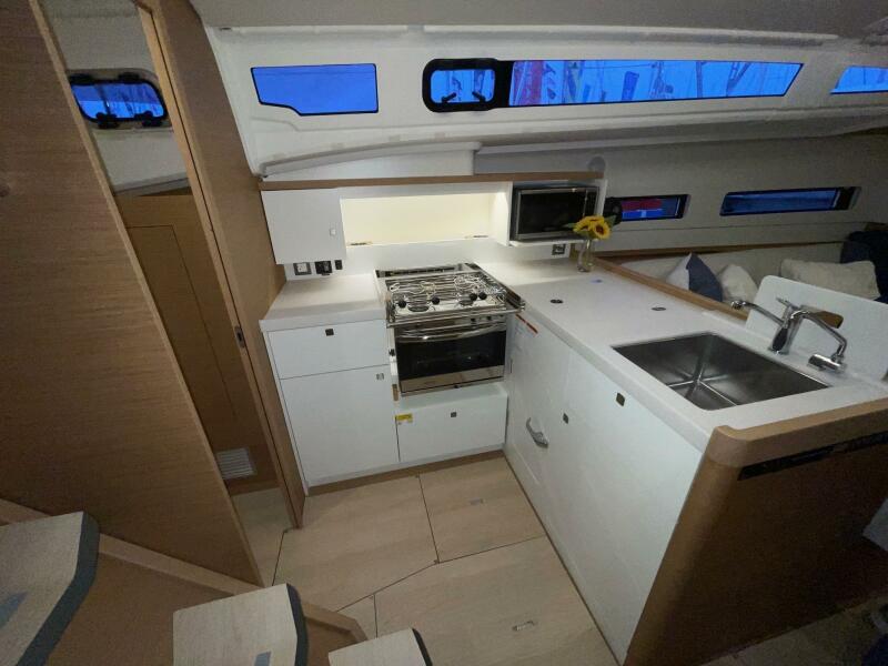 2027 Jeanneau Sun Odyssey 415