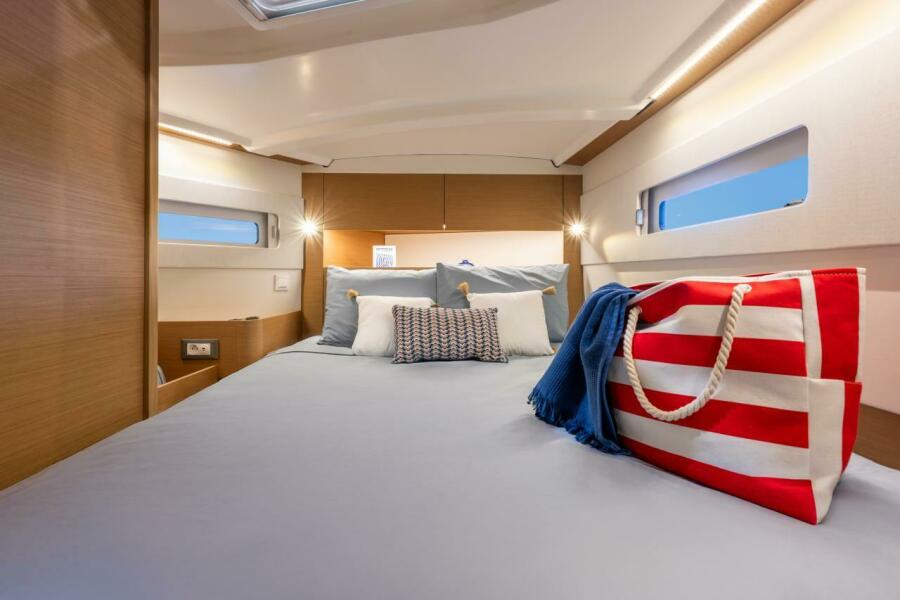 2027 Jeanneau Sun Odyssey 415