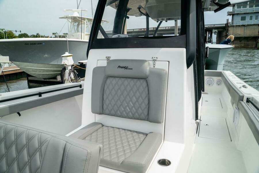 33ft Front Runner Yacht For Sale 33ft Front Runner Yacht For Sale