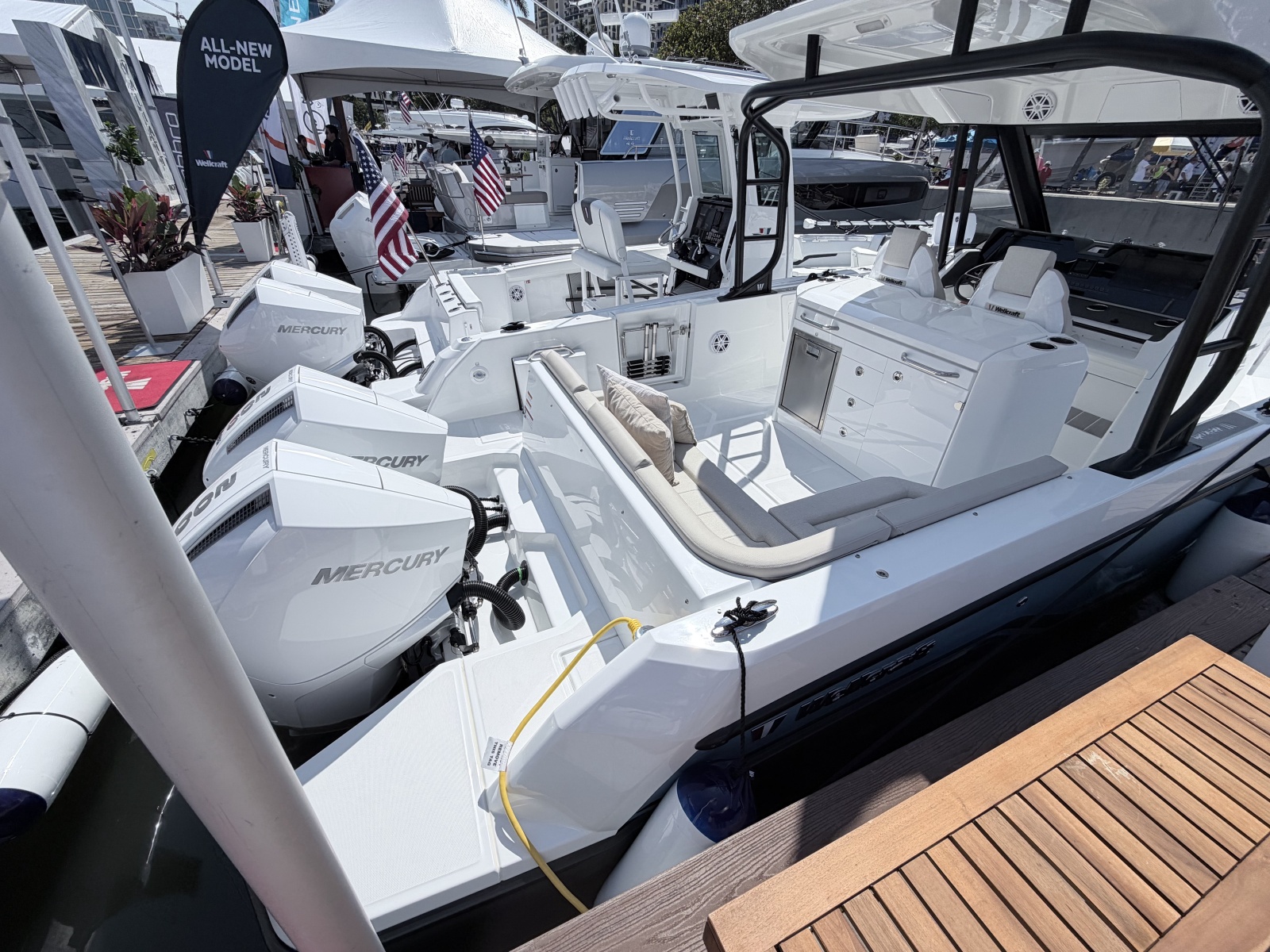 2027 Wellcraft T-Top High Windshield