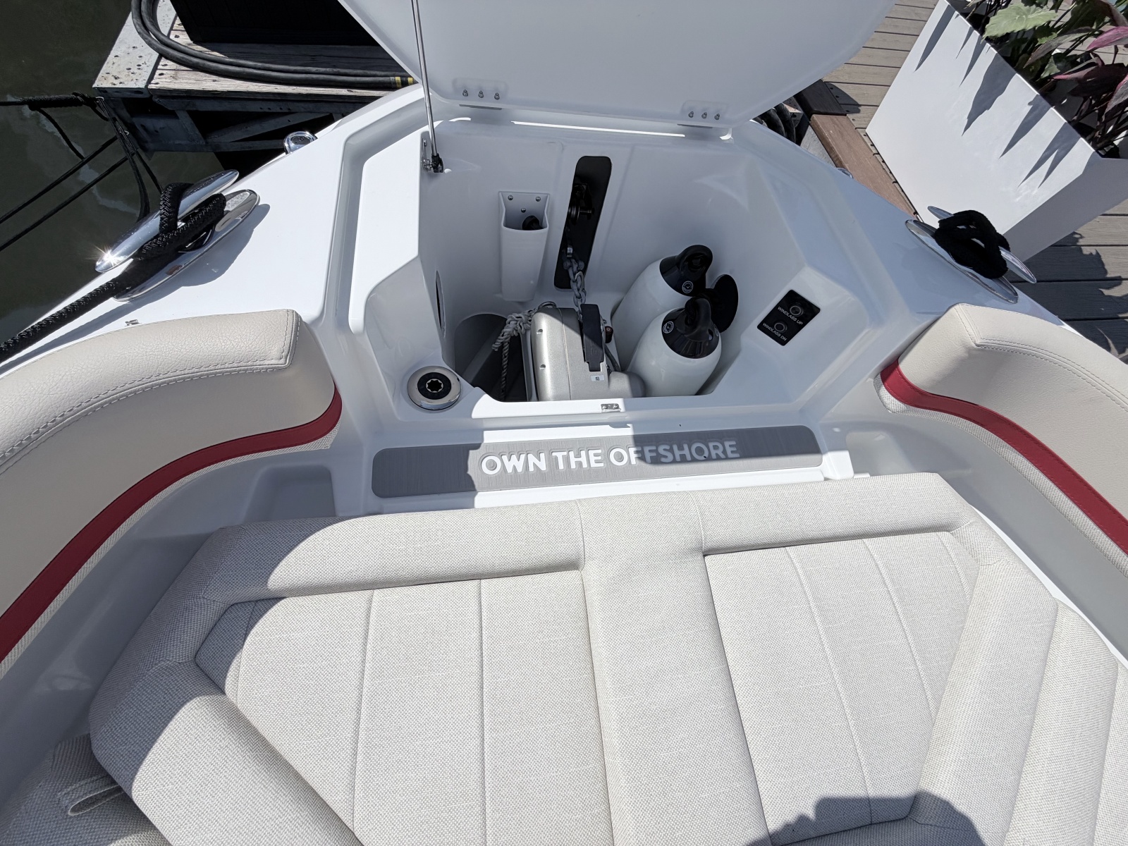 2027 Wellcraft T-Top High Windshield