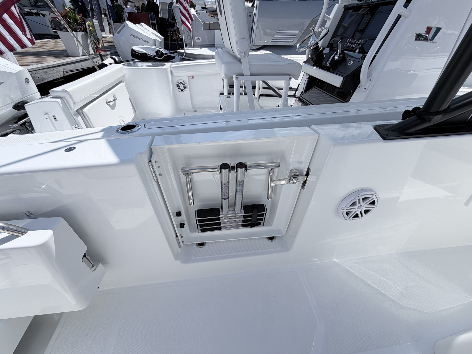 2027 Wellcraft T-Top High Windshield